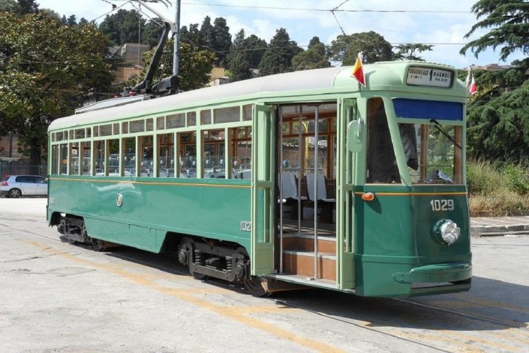 Tram storici Napoli storia curiosità