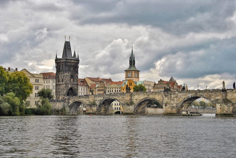 charles-bridge-5568178_1280