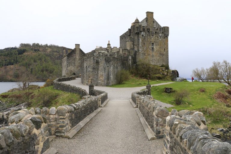 eilean donan castle 2144675 1280