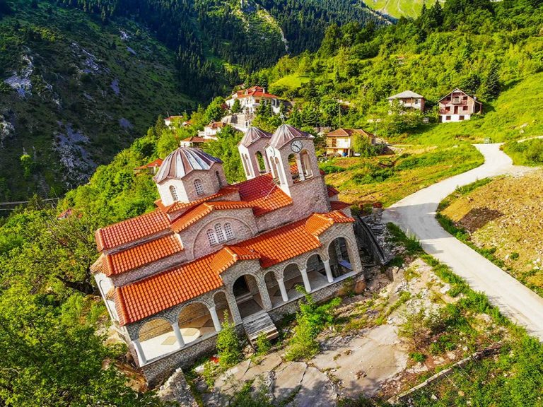 Chiesa pendente Ropoto