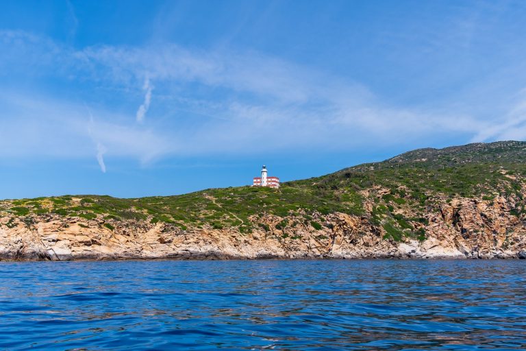 Isola del Giglio come arrivare, spiagge e cosa vedere