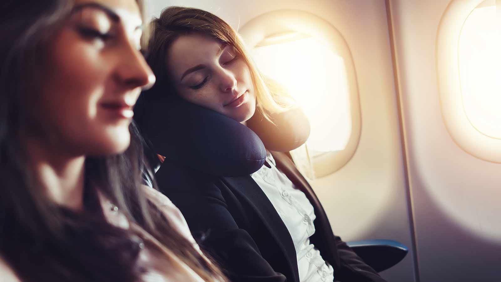 come viaggiare comodi in aereo consigli
