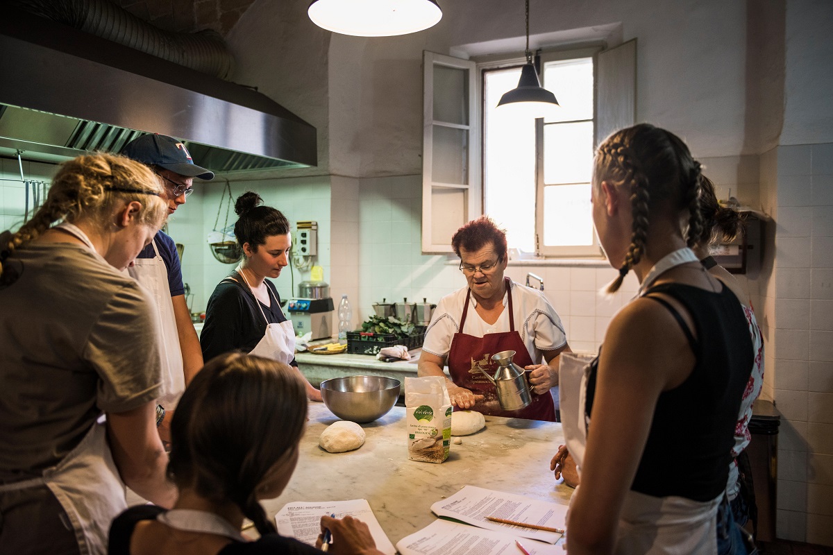 explore the best cuisine with cooking classes in italy