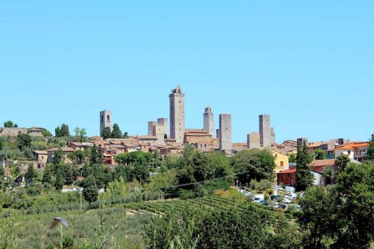 campeggio in italia la toscana cosa vedere a san gimignano la citta delle torri medievali e il vino chianti