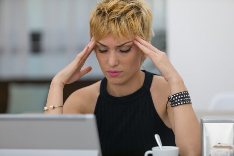 Come affrontare il jet lag e adattarsi rapidamente al fuso orario