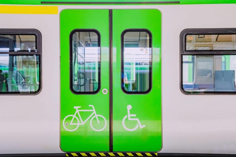 Come viaggiare con un disabile in treno