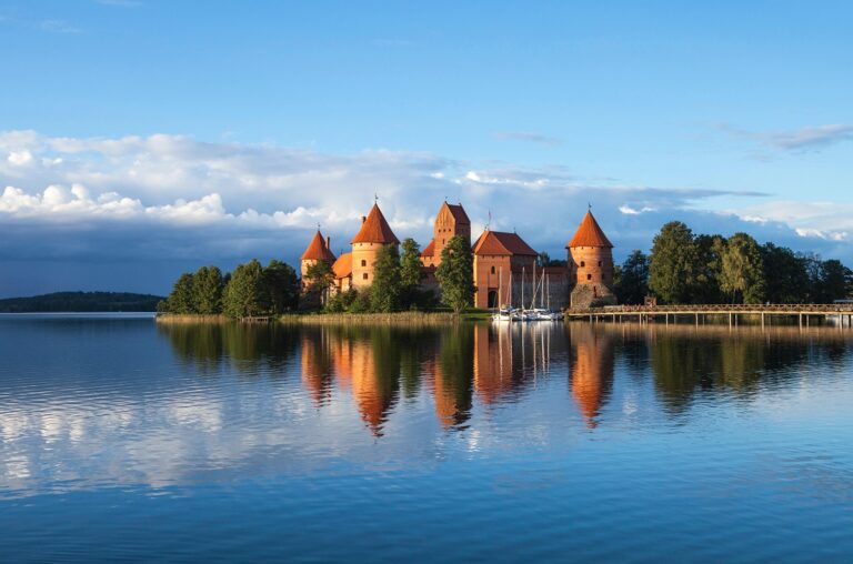 Le 5 città poco conosciute che vale la pena visitare in Europa