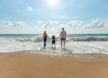 Vacanze in famiglia: come scegliere tra fai da te e villaggio turistico