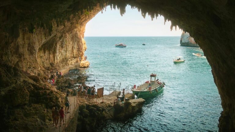 Visitare l'isola via mare