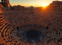 Spettacoli al tramonto nella cavea del Teatro Greco di Siracusa